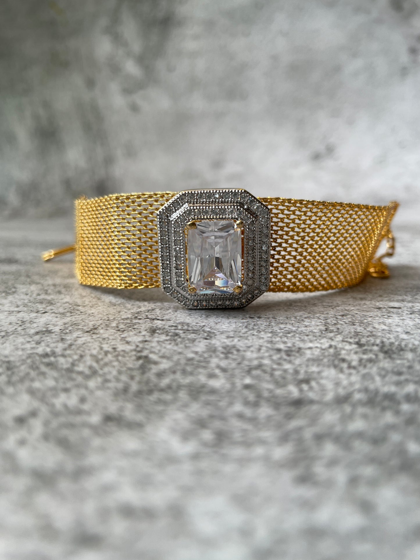 Zircon Center Motif Mesh Bracelet