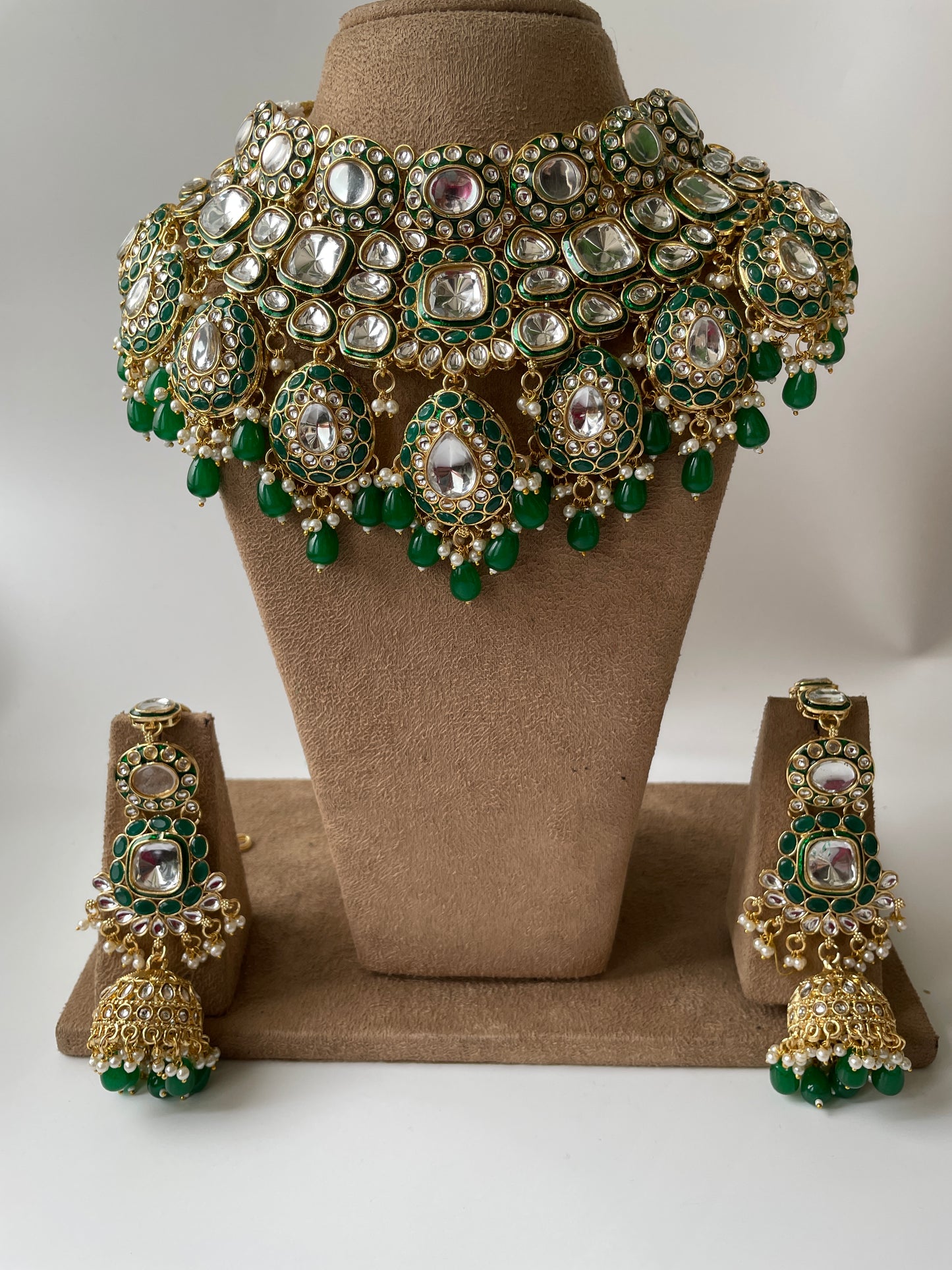 Emerald Green Kundan Necklace Set, Mathapatti, Nose Ring and Hand Harness