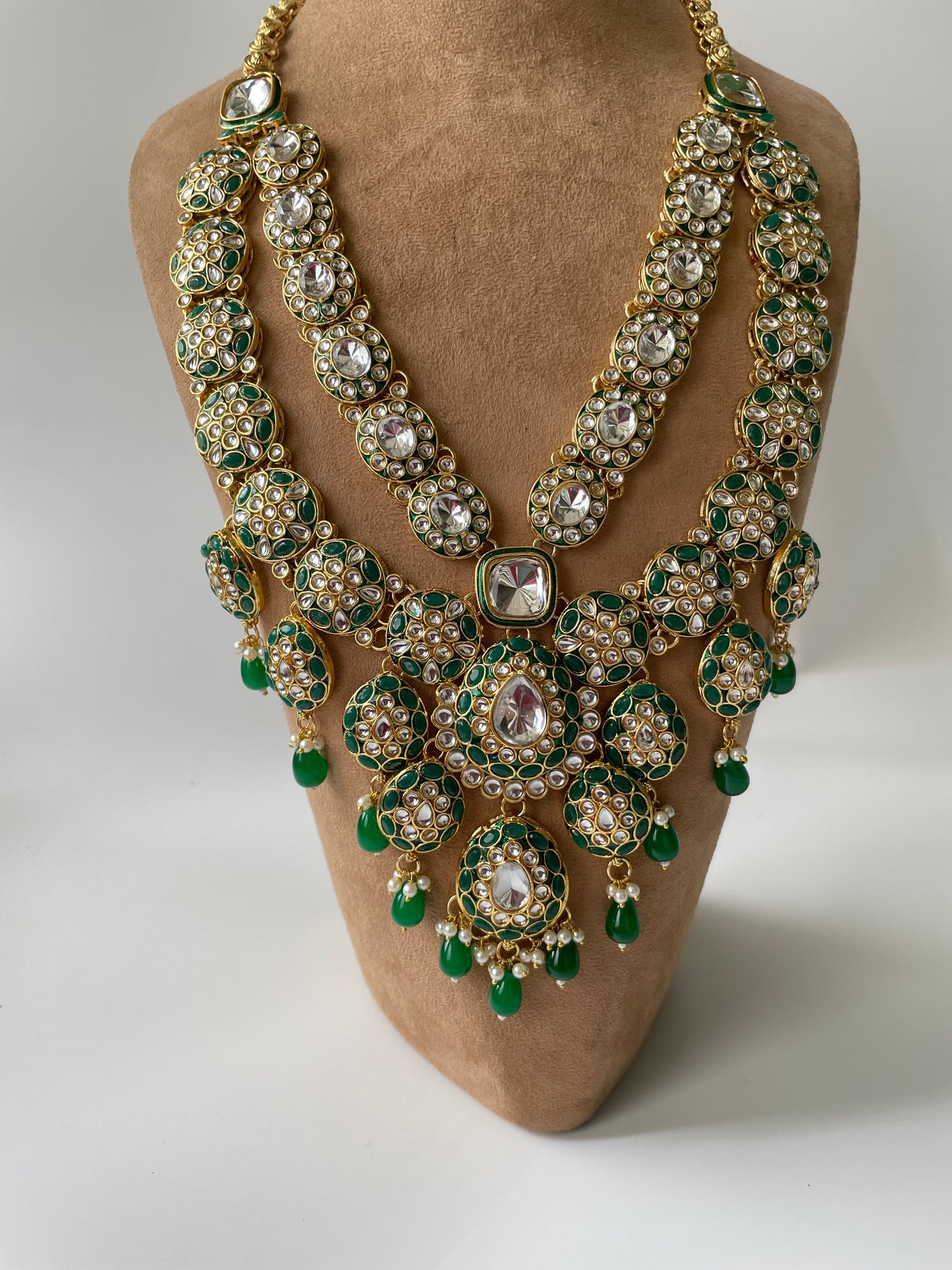 Emerald Green Kundan Necklace Set, Mathapatti, Nose Ring and Hand Harness